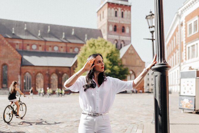 1H Private Photoshoot in Old Town of Riga - Bastejkalna Park: softer backgrounds for more relaxed portraits