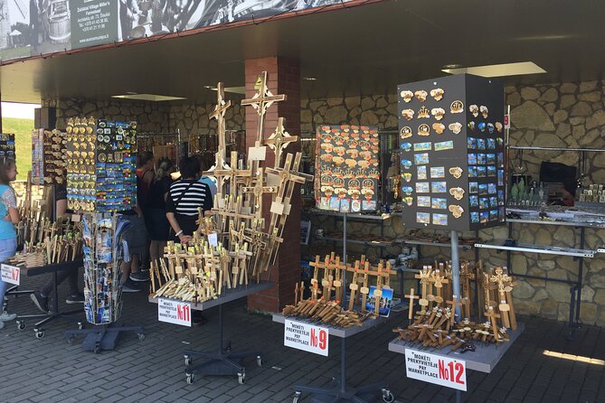 2 countries! Hill of Crosses, Rundale Palace and Bauska castle - Eleja border photo stop: a quick Latvia-Lithuania snapshot