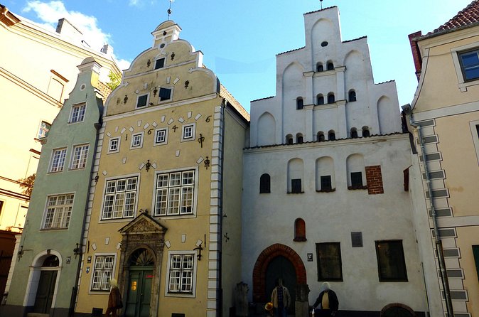An audio tour of Old Riga: from St Peter's Church to the Monument of Freedom - Passing near the church and moving toward the Swedish Gate