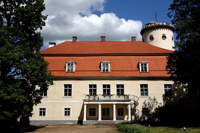 Cesis: Medieval Heritage and Natural Treasures - Cesis old town on foot: City Hall, Merchant House, Princess House, and St. John’s
