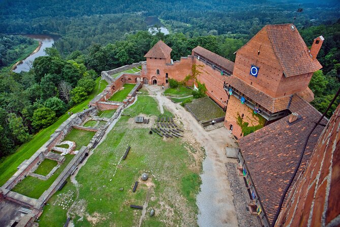 Explore the Baltics: Riga- Tallinn / Tallinn - Riga Daytrip - Stop Option: Cēsis Castle for a medieval break with real viewpoints