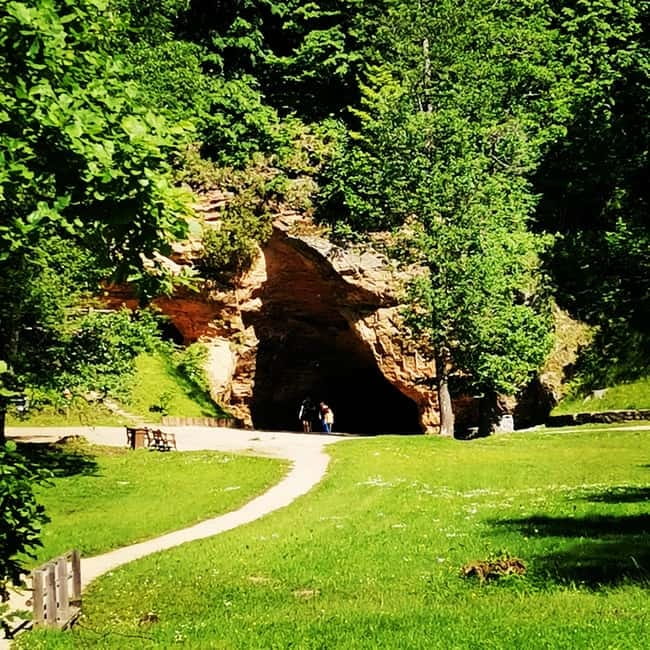 From Riga: Cesis and Sigulda Day Trip with Hotel Transfers - Meeting Your Guide and the Small-Group Transfer Plan