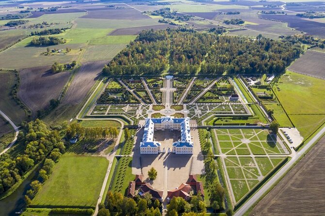 Full-Day Private Trip, Hill of Crosses, Rundale and Bauska Castle - Timing, Winter Closures, and Who This Tour Fits Best
