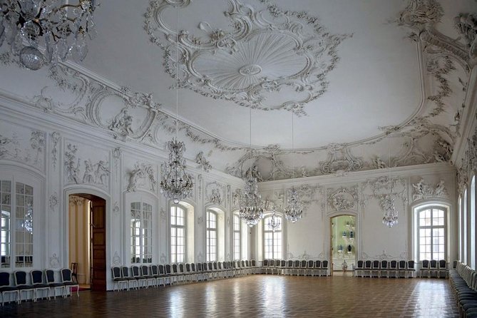 Full-Day Private Trip to Palace and Medieval Castle from Riga - Riding in Comfort: Private Pickup, Air-Conditioned Transport, and a Mobile Ticket
