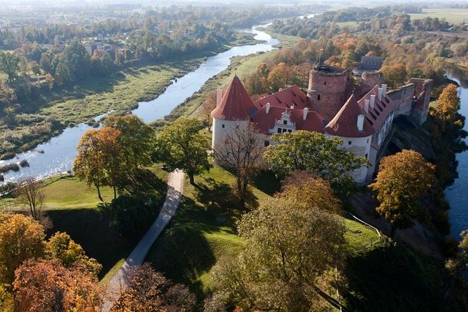 Full-Day Rundale Palace Tour from Riga - Getting out of Riga at 9:00, and why pickup matters