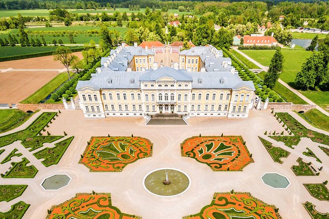 Hill of Crosses & Rundale Palace Tour - What you should expect in that one-hour window