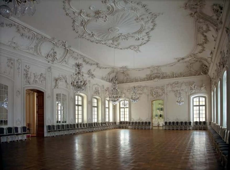 Latvian Palace and Medieval Castle Private Trip - Dinner choice later in the day, or a picnic if you prefer