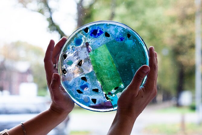 Make your own Plate: Glass Mosaic Workshop - The workshop flow in real life, from first pieces to the finished plate