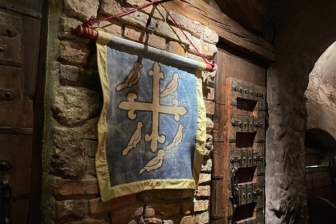 Medieval Experience: Guided Sightseeing and Food Tasting - Private tour format: small-group benefits you’ll actually feel