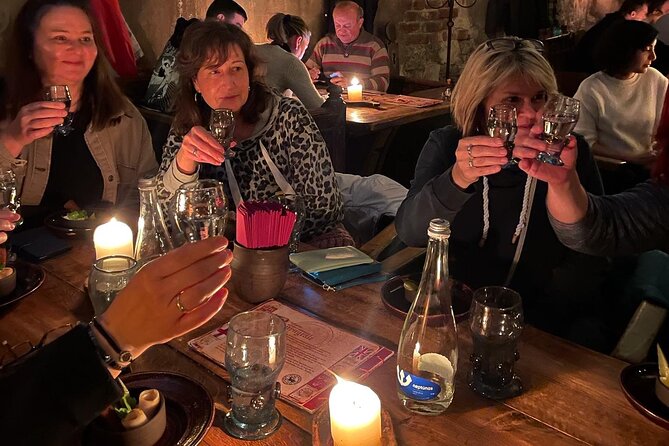 Medieval Experience: Guided Sightseeing and Food Tasting - The medieval food stop: snacks, selected drinks, and atmosphere