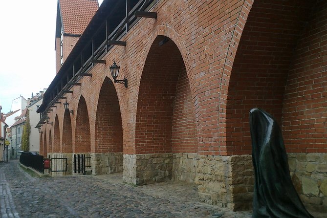 Old Riga Walking Tour / Riga Altstadt Spaziergang - Freedom Square to the Freedom Monument: understanding the skyline