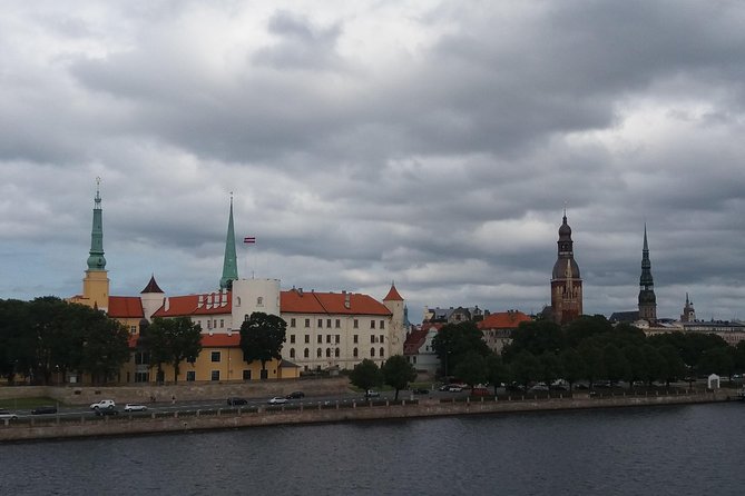Old Riga Walking Tour / Riga Altstadt Spaziergang - Riga Cathedral and the major landmark cluster: where your photos get smarter