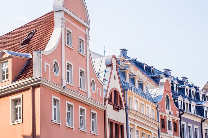 Old Town Sightseeing Tour in Riga by Electro Bus - Livu Square: A Tidy Finish with Food in Sight