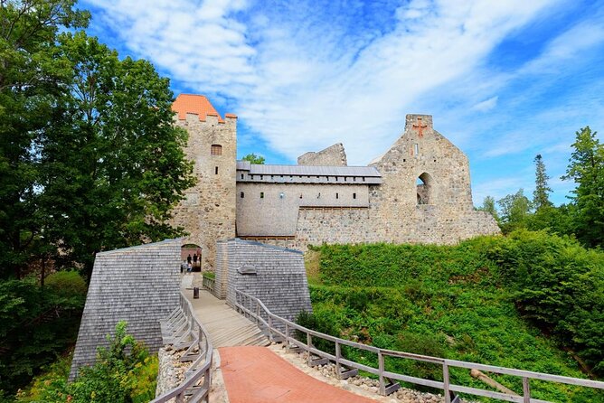 Private Full-Day Hiking Tour in Sigulda and Gauja National Park - Gutmanis Cave: Sandstone Color and the Rose of Turaida Legend (15 Minutes)