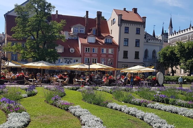 Private Riga Old Town Walking Tour - House of the Black Heads and Town Hall Square: start strong, learn by context
