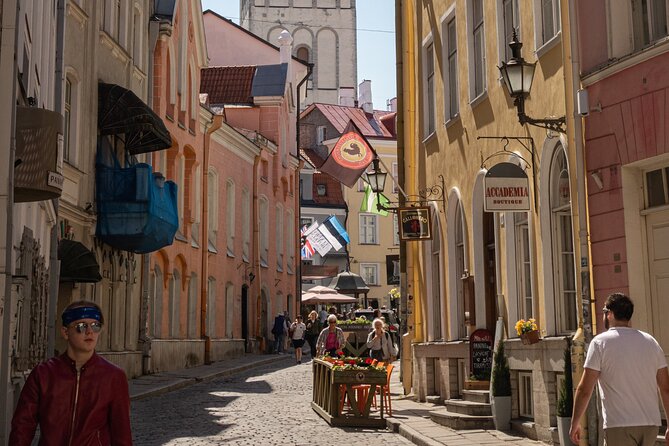 Private Riga Tallin Transfer and Tour - Arriving in Tallinn: Medieval Cobblestones Meets Modern Energy
