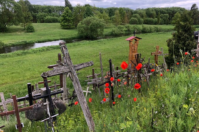 Private transfer Riga - Hill of Crosses - Riga - Hill of Crosses free time: how to use your on-site hours