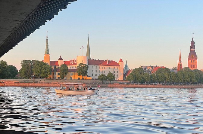 Riga Canal and Daugava River Sunset Boat Cruise - Your Viewing Moments: How the Route Changes Your Perspective