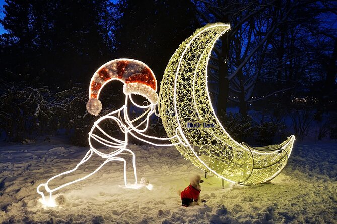 Riga Christmas Stories Small Group - Stop 3 at the Cat House: Riga’s black cat and Christmas roles