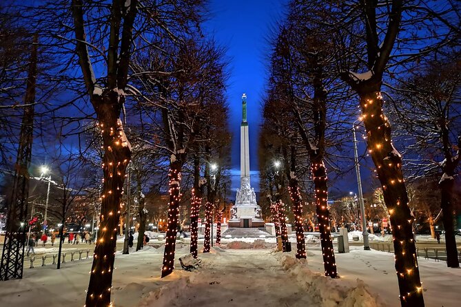 Riga Christmas Stories Small Group - Meeting point, walking flow, and small group comfort