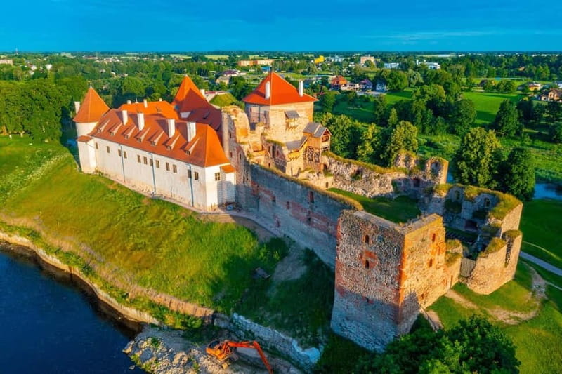 Riga: Hill of Crosses, Guided Rundale Palace & Bauska Castle - Bauska Castle ruins: medieval views at the rivers meeting point