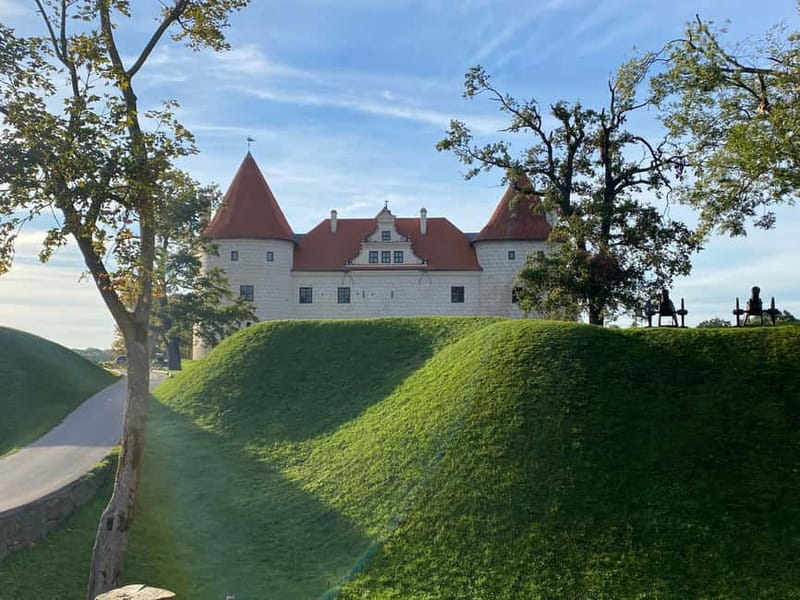 Riga: Hill of Crosses, Guided Rundale Palace & Bauska Castle - Transport and guides: why the tour feels coordinated