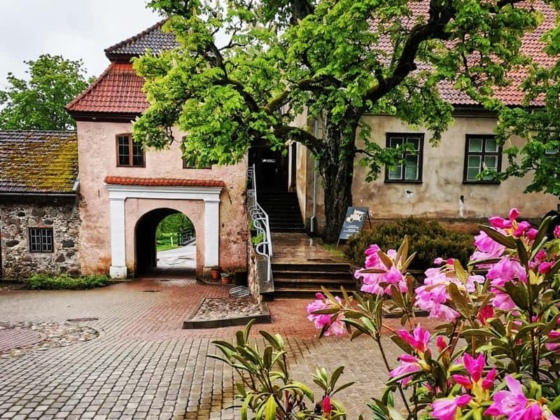 Riga: Nearby Manors and Castles Tour - Jaunmokas Hunting Palace: A Turn to Early 20th-Century Glamour