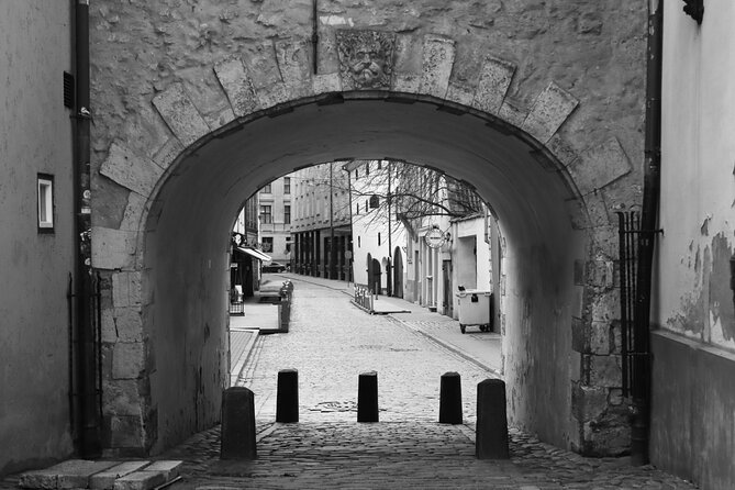 Riga: Old Town Legends & Black Balsam Tasting - Swedish Gate: The One That Stayed Standing
