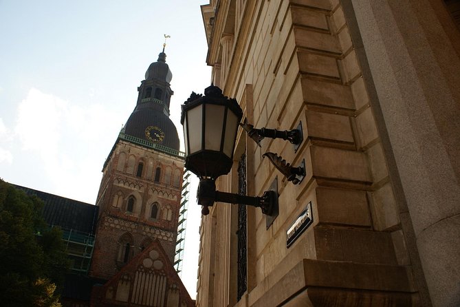 Riga Old Town Walking Tour in a Small Group - Seeing Riga’s architecture details, without getting stuck