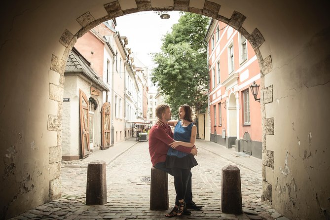 Riga Private Photoshoot Tour - Language support and how to make the most of it