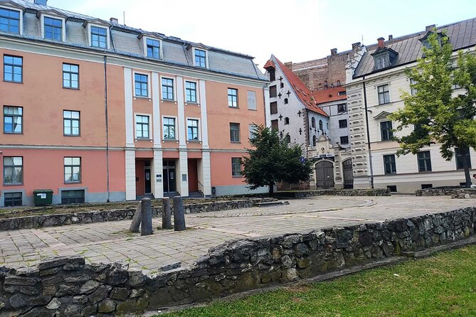 Riga’s Old Town: An Audio Tour by a Professional Latvian Guide - Fairy tales and a legendary monument: folklore you can connect to the street