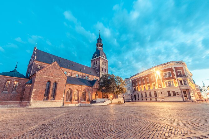 Riga’s Old Town: An Audio Tour by a Professional Latvian Guide - The unfortunate burning of Riga: history that hurts, told in a human way