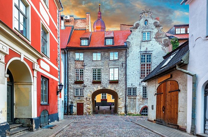 Riga Scavenger Hunt and Highlights Self Guided Audio Tour - Walking the Riga route: a flexible 2.5 km flow through classics