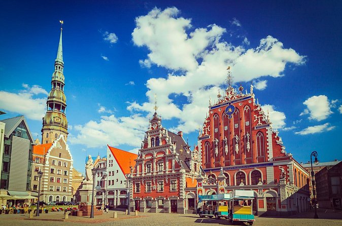 Riga-Tallinn Sightseeing Tour Bus - Gauja National Park sand-cliff time for legs and viewpoints