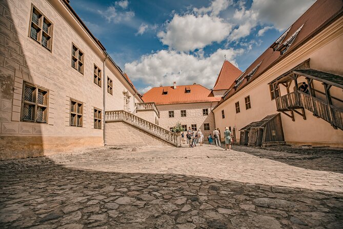 Riga to Hill of Crosses, Rundale and Bauska Private Day Trip - Hotel Pickup and the 10:00 am Departure Plan