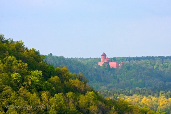 Riga to Tallinn - Sightseeing transfer - Sigulda and Turaida Palace: The View That Makes People Slow Down