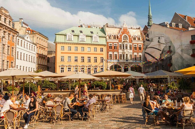 Riga walking guided Sightseeing tour - Old Town main squares: your Riga orientation on foot