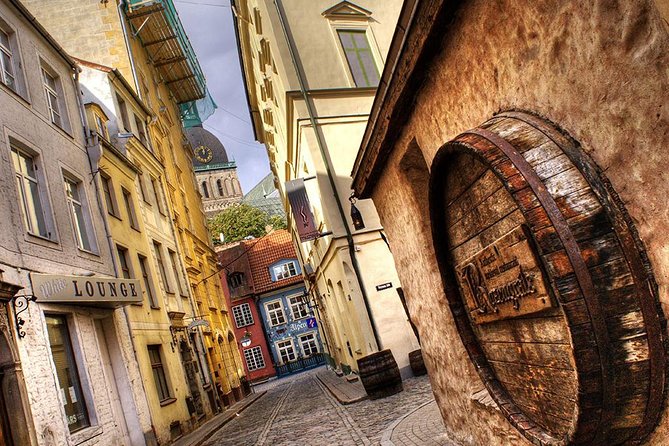 Riga walking guided Sightseeing tour - Strēlnieku iela Art Nouveau: where the city flexes its style