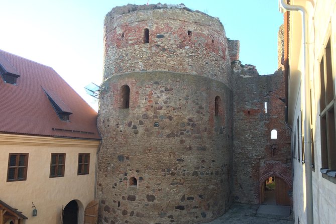 Tour from Riga to Vilnius: Bauska Castle, Rundale Palace and The Hill of Crosses - Stop 2: Rundale Palace Museum, the Versailles of Latvia feel