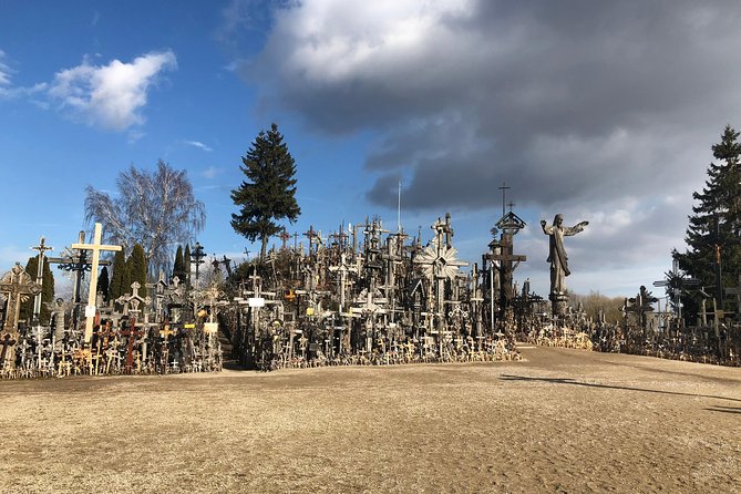 Tour from Riga - Vilnius via Bauska, Rundale, The Hill of Crosses - Meeting point, timing, and the day’s flow