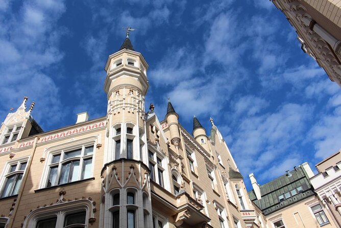 Walking Tour: Discover Riga’s Old Town and Its Art Nouveau Gems - Rātslaukums 7 Start and the Dome Square Finish