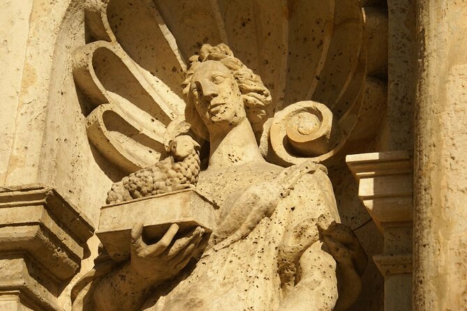 Walking Tour: Discover Riga’s Old Town and Its Art Nouveau Gems - Town Hall Square: Your Quick Map of Old Riga’s Power Center